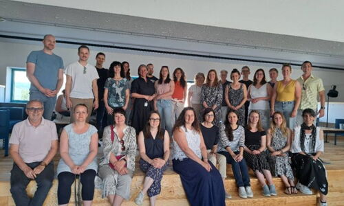 Das ist eine Gruppenfoto von den Mitarbeiter:innen von B7