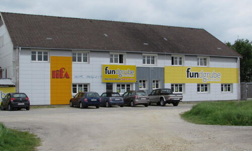Man sieht eine Außenaufnahme von der Fundgrube der Rifa